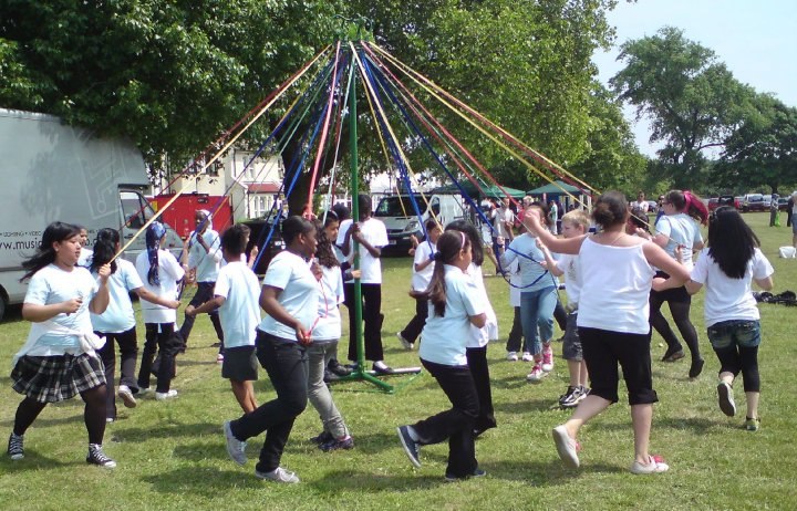 Conway School Maypole Dancers from the Plumstead Makes Merry website